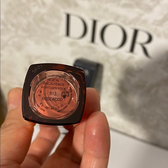 Dior Backstage Glossy Lip Shine in Deep Red - Picture 4 of 4